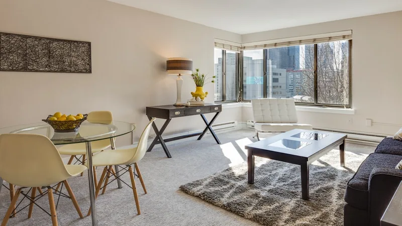 Fauteuil convertible une place dans une chambre d'amis épurée